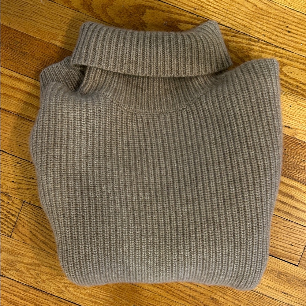NWOT Jenni Kayne Beige Cashmere Turtleneck Sweater, size Small